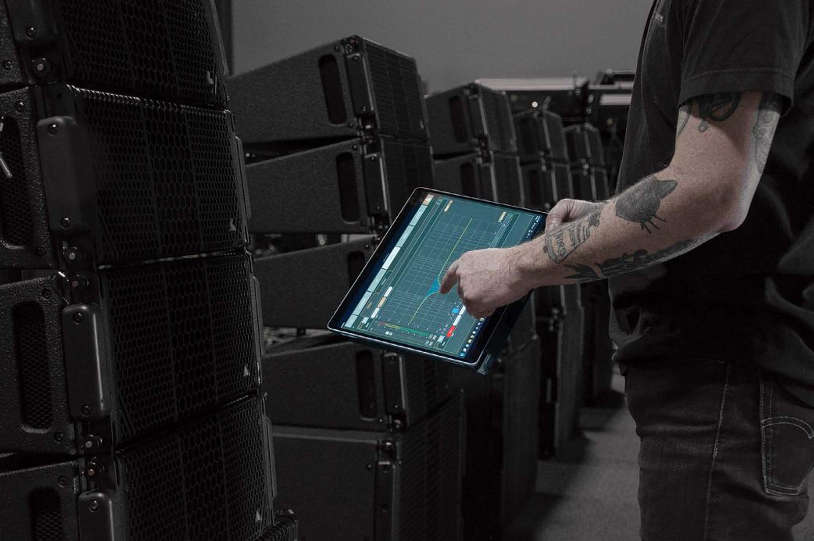 Adamson VGt line array nhieu module xep thanh array voi phan mem Array Intelligence